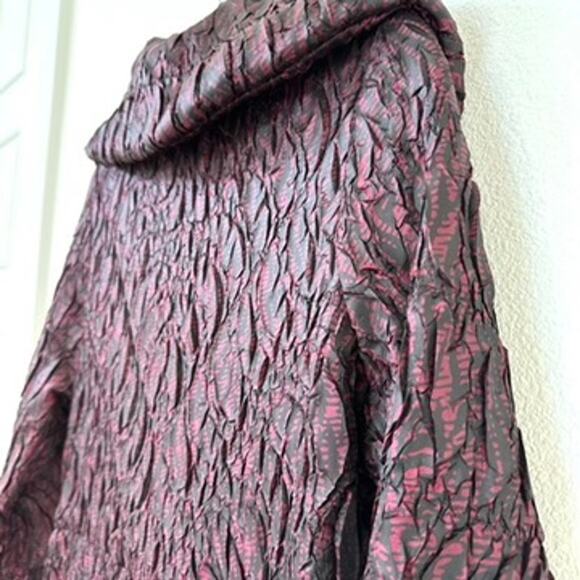 Jerry T Crinkle Textured Coat in Burgundy, Size S, No Belt - Picture 6 of 7